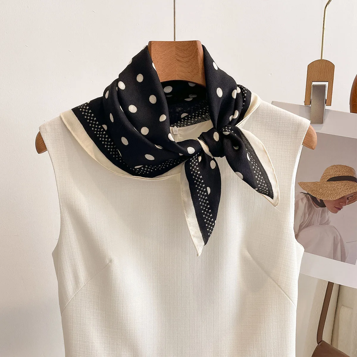 Luxury Polka Dot Printed Squar - Scarf Silk Square recensie en prijs