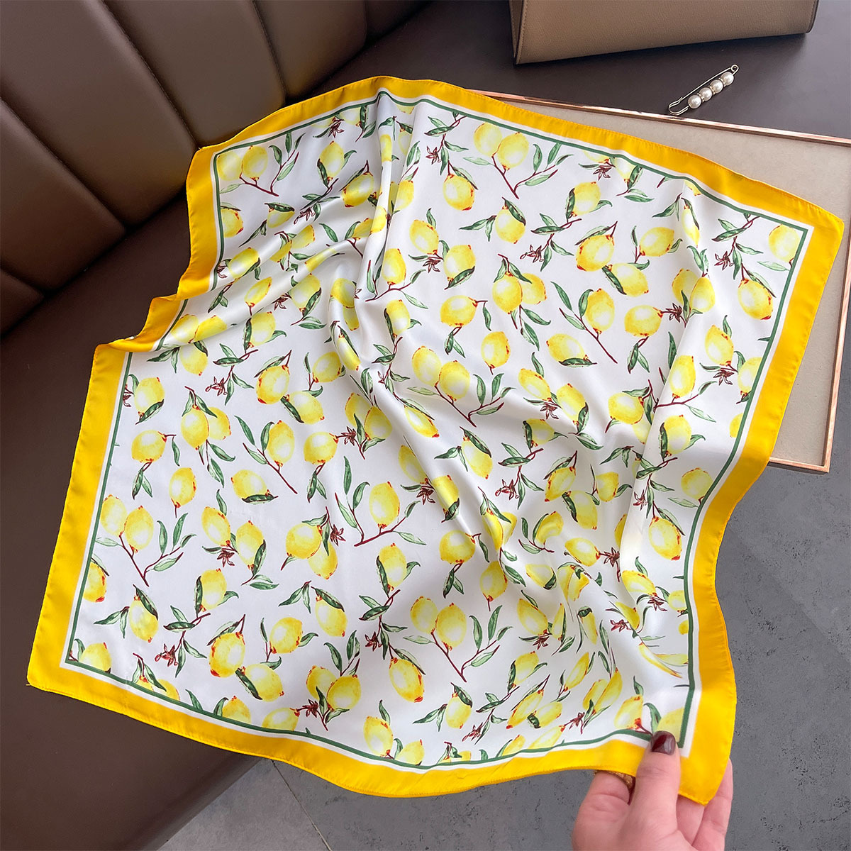 2025 New Yellow Lemon Print Sq - Ascot Neck Scarf recensie en prijs