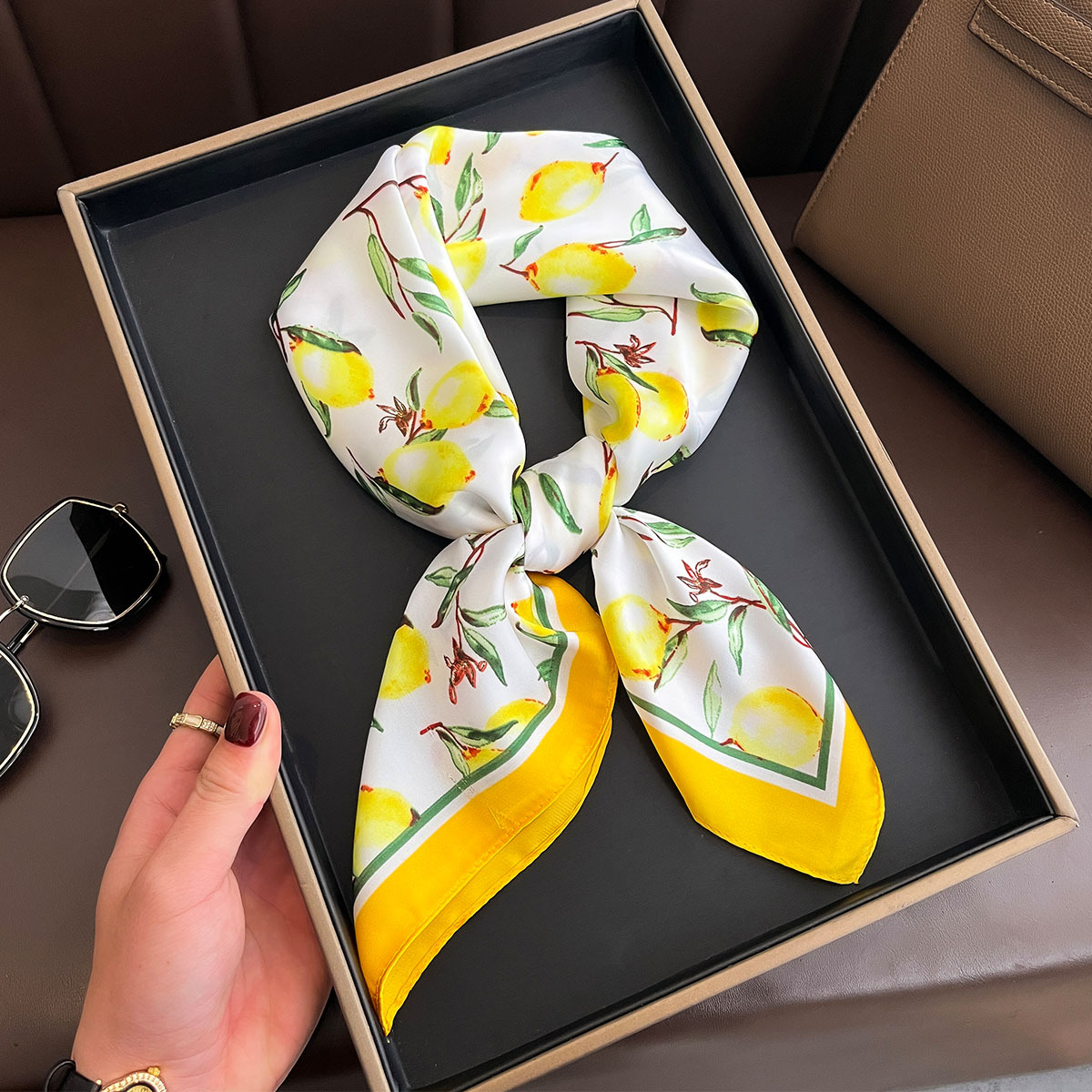 2025 New Yellow Lemon Print Sq - Ascot Neck Scarf recensie en prijs