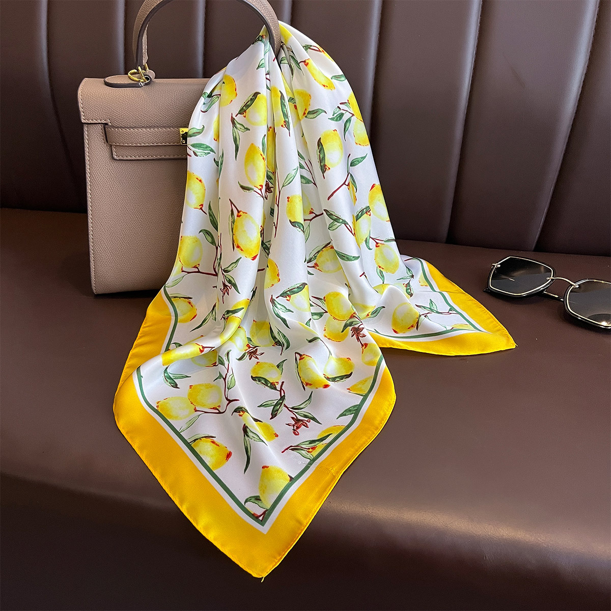 2025 New Yellow Lemon Print Sq - Ascot Neck Scarf recensie en prijs