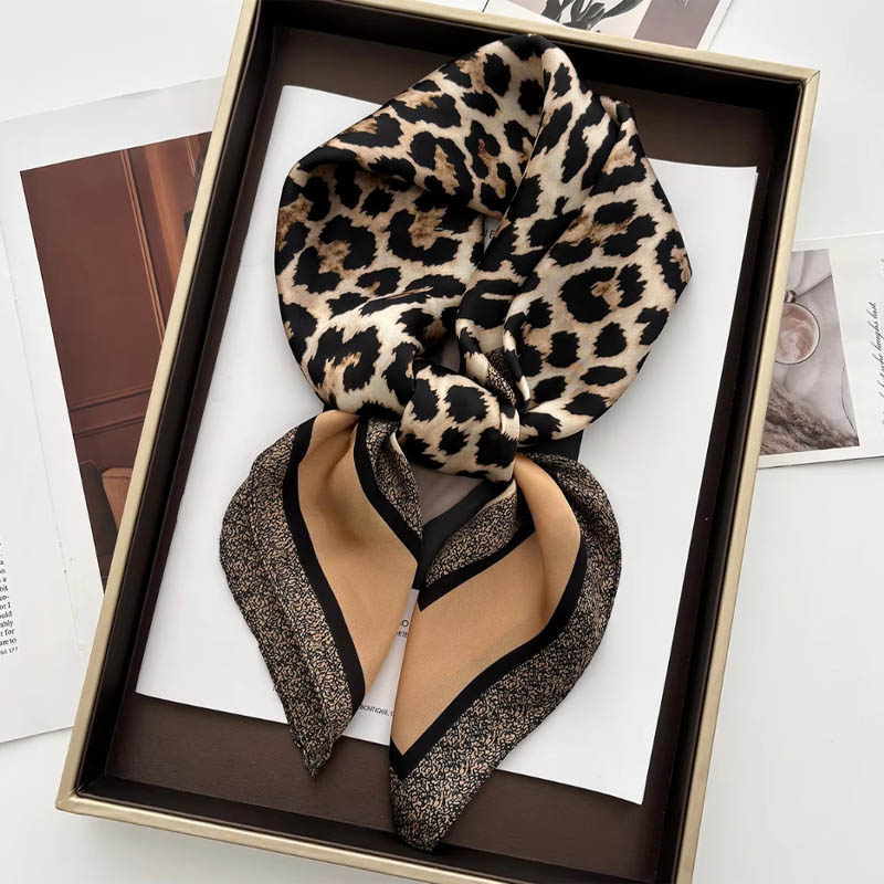 Luxury Leopard Print Female Sa - Ascot Neck Scarf recensie en prijs