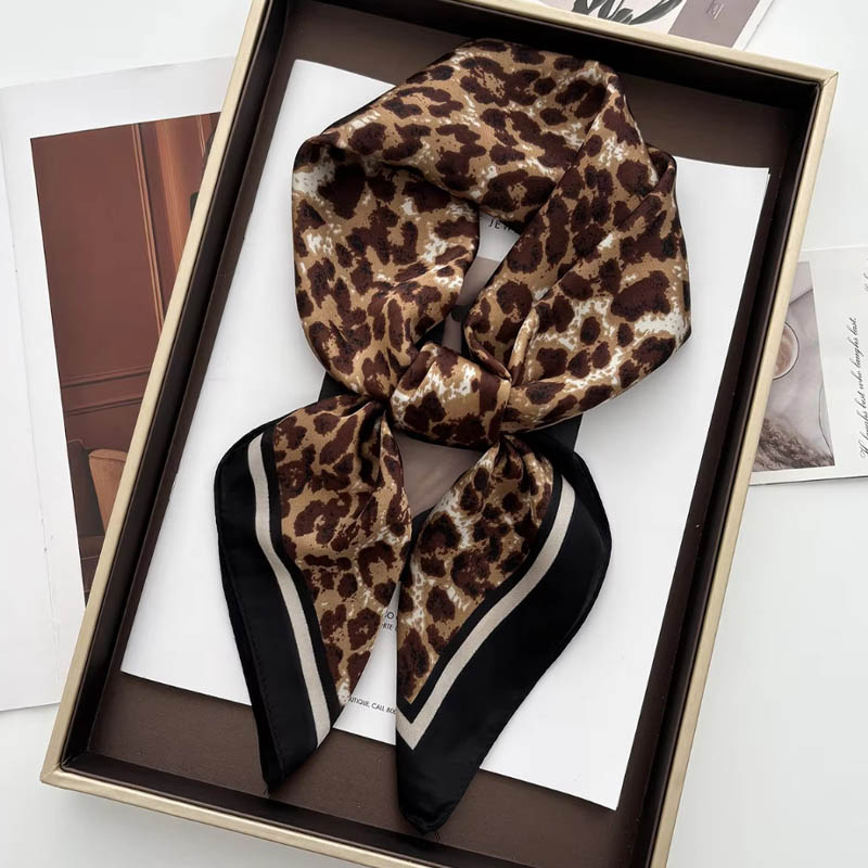 Luxury Leopard Print Female Sa - Ascot Neck Scarf recensie en prijs