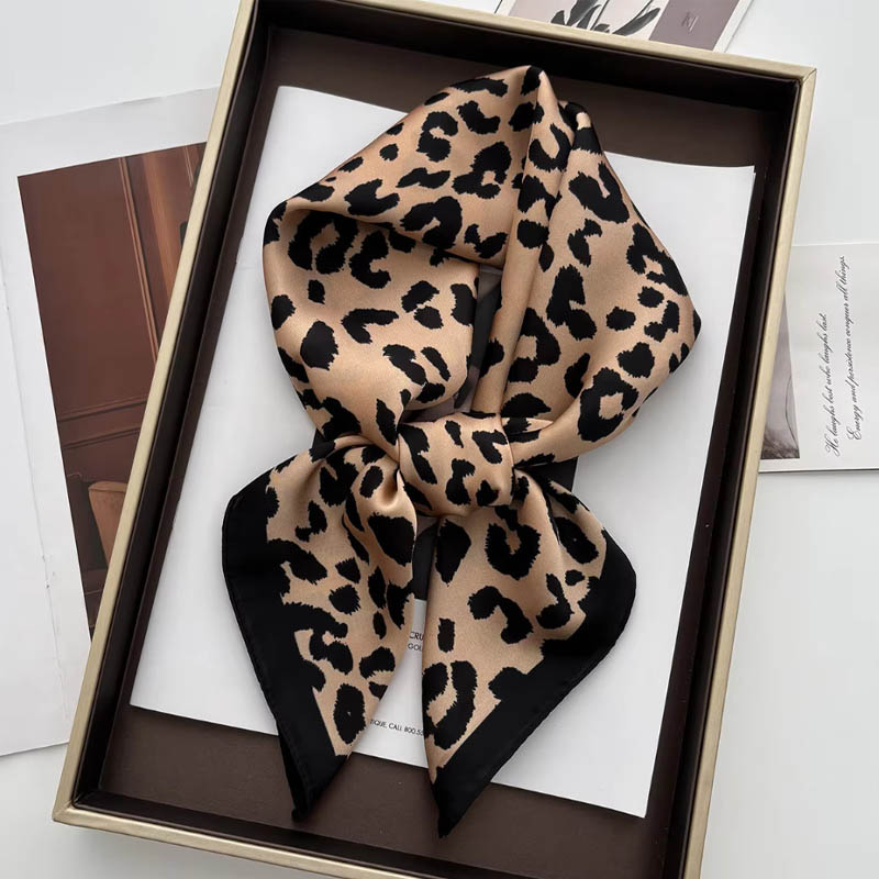 Luxury Leopard Print Female Sa - Ascot Neck Scarf recensie en prijs