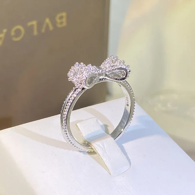 Fancy Bow Ring with Dazzling C - Tie Clip Silver recensie en prijs