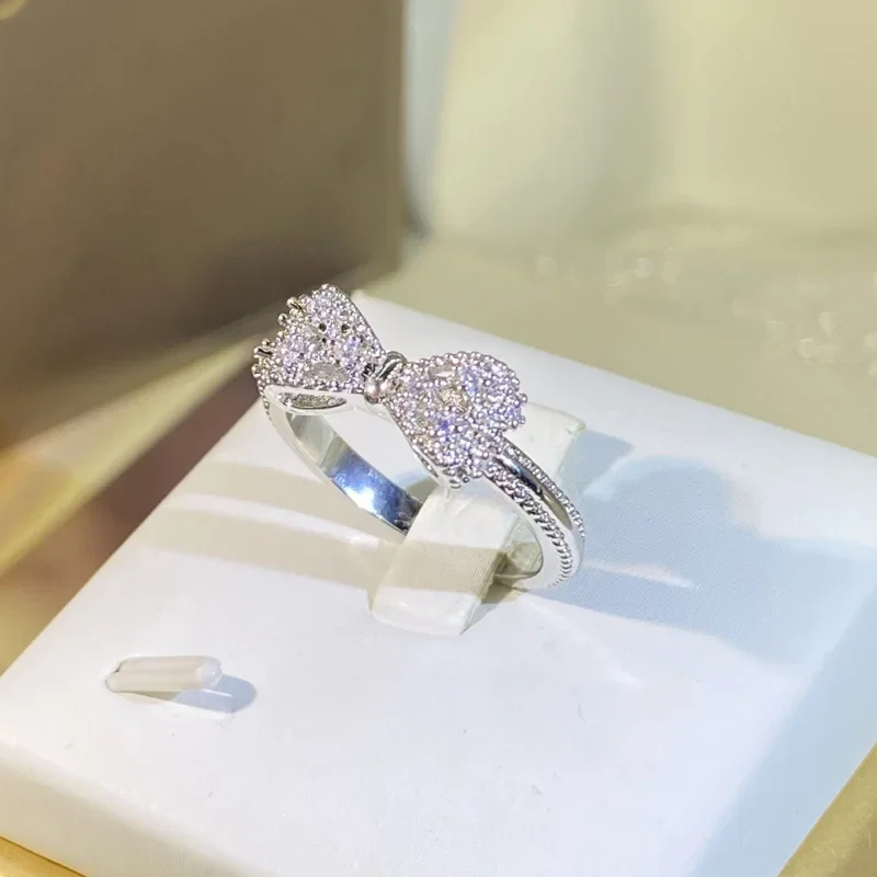 Fancy Bow Ring with Dazzling C - Tie Clip Silver recensie en prijs