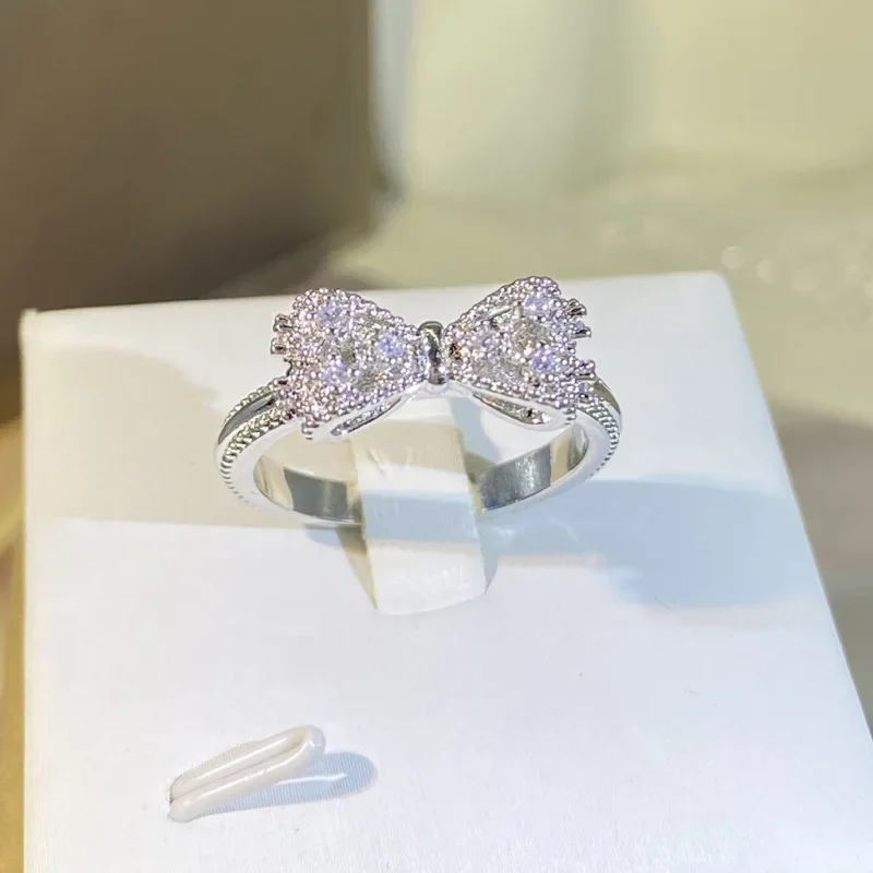Fancy Bow Ring with Dazzling C - Tie Clip Silver recensie en prijs