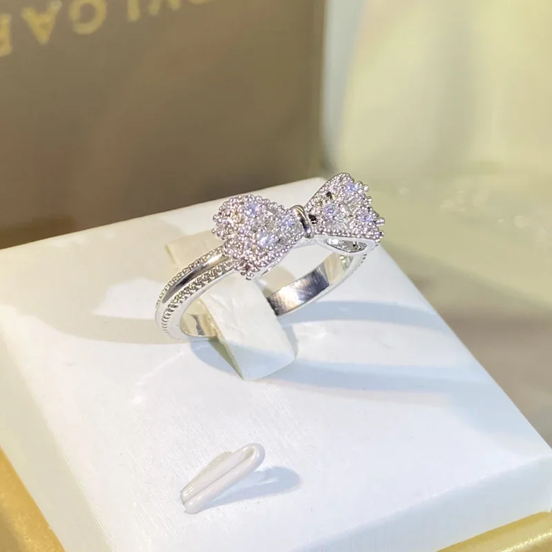 Fancy Bow Ring with Dazzling C - Tie Clip Silver recensie en prijs