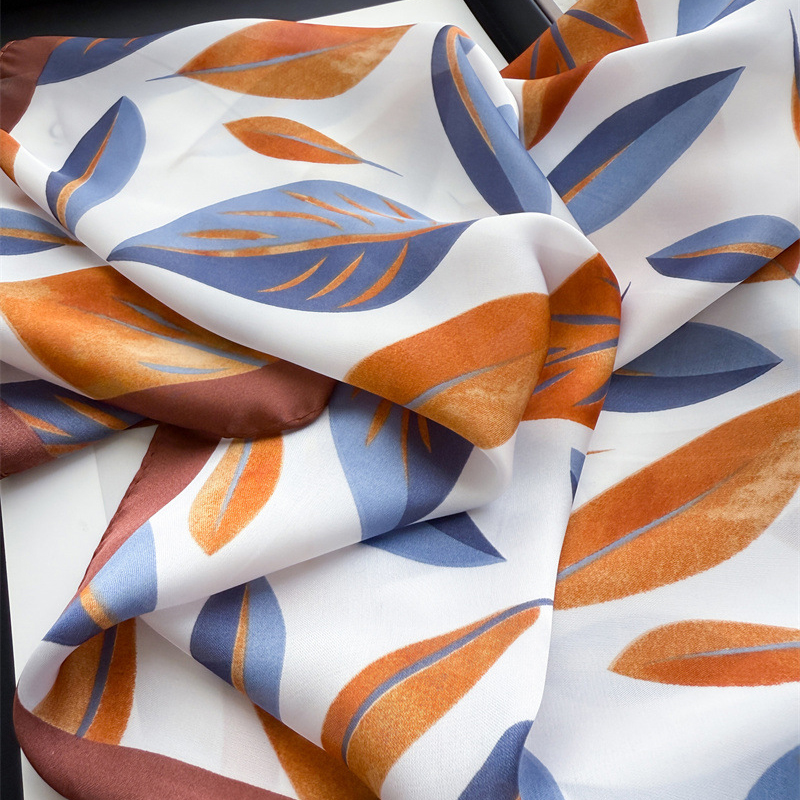 Luxury Brand Print 70cm Square - Scarf Silk Square recensie en prijs